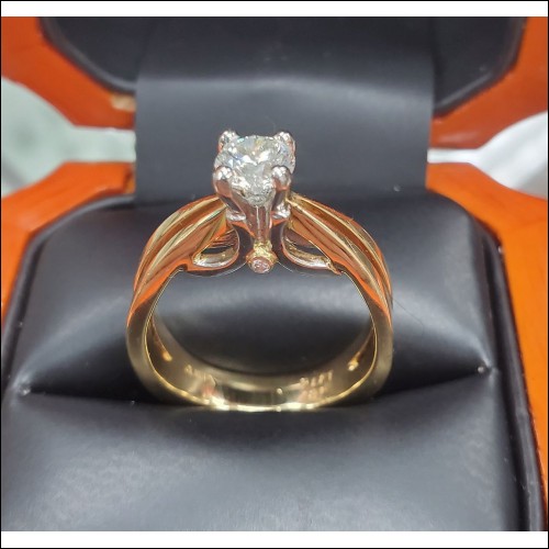 $2,000 estate .54Ct H Vs2 Diamond Wedding Ring 18k Platinum